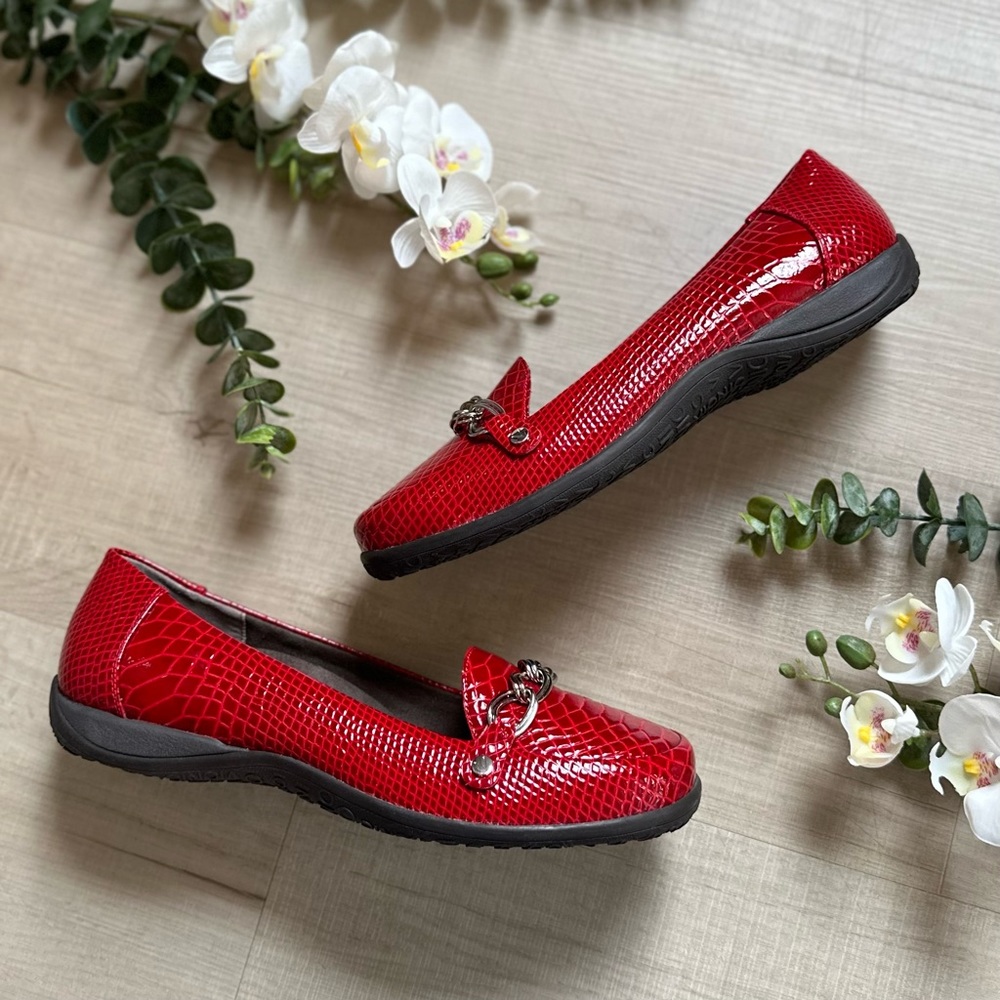 VIONIC 10 WIDE NEW -10.5 Alda Red Leather Snake Print Silver Metal Chain Loafers